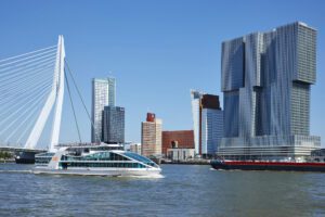 harbour tour rotterdam we are cycling