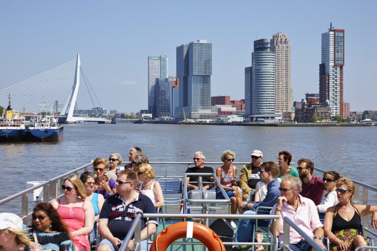 harbour tour rotterdam we are cycling